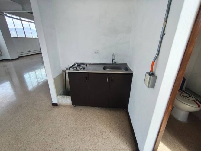 Bodega en arriendo en Perpetuo Socorro, Medellín, 168 m² · foto 7 de 11