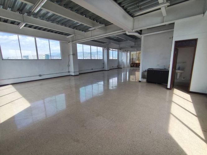 Bodega en arriendo en Perpetuo Socorro, Medellín, 168 m² · foto 10 de 11