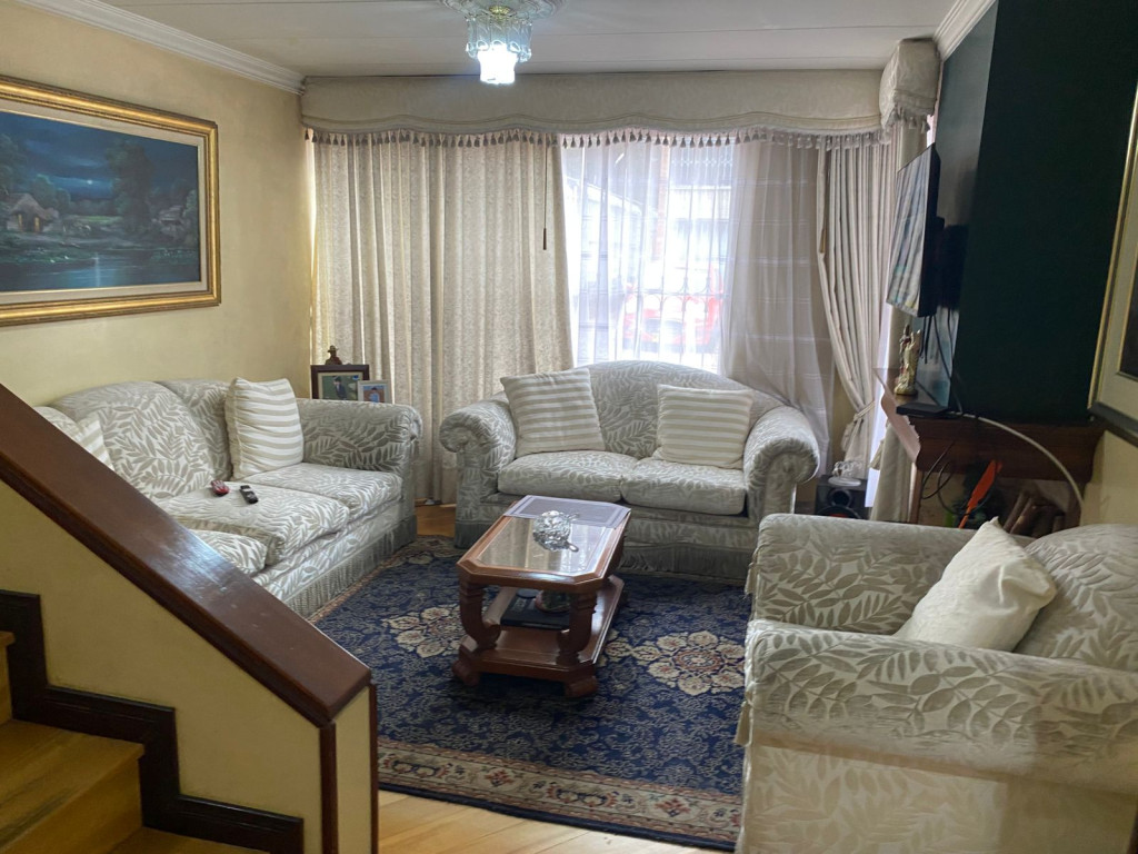 Casa en venta en Barrios Unidos, Bogotá · foto 2 de 24