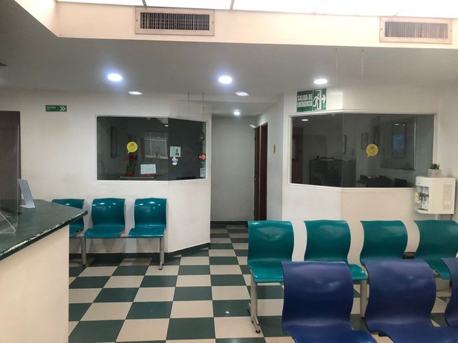 Local en venta en La Castellana, Cartagena, 213 m² · foto 2 de 5