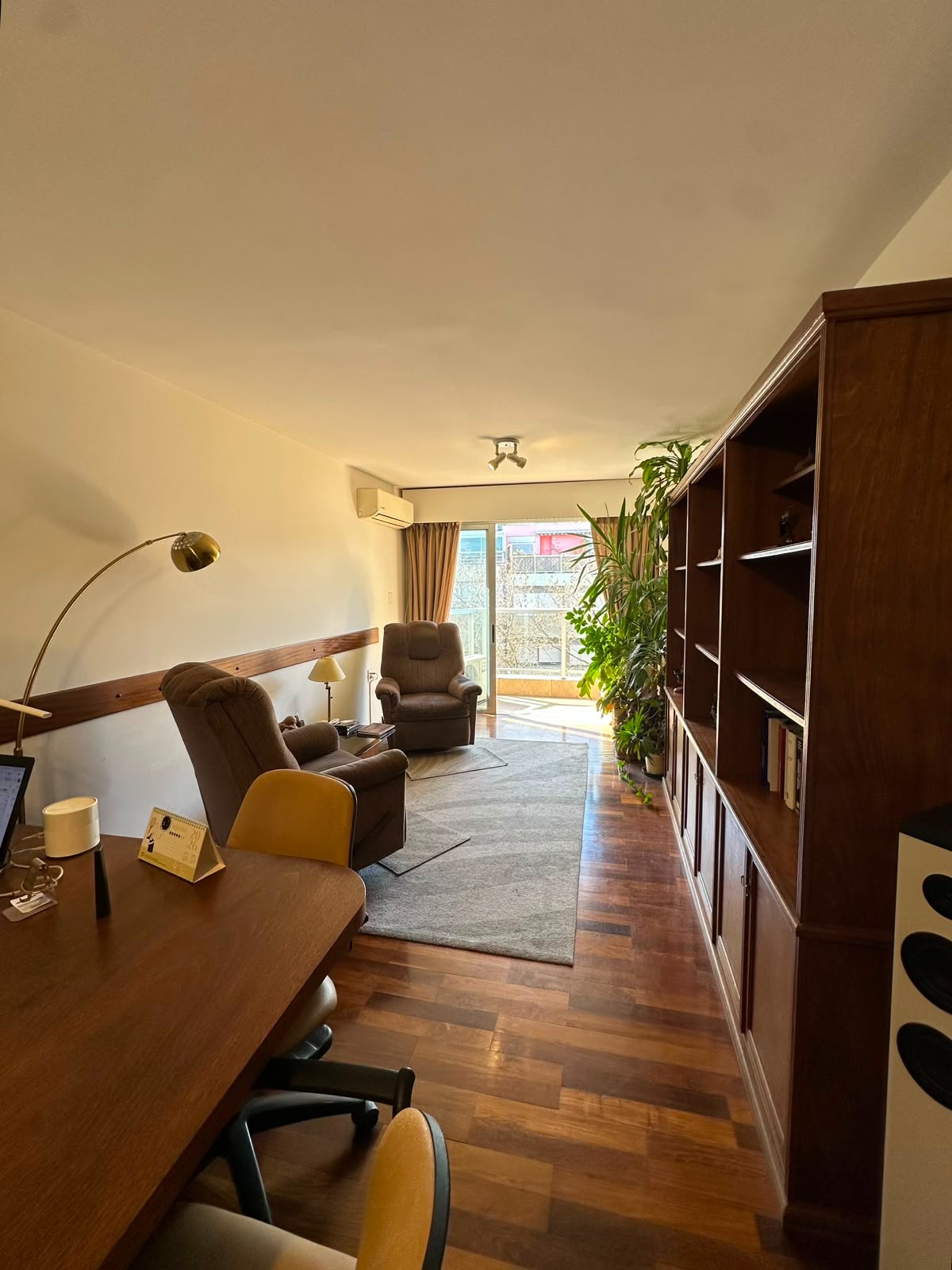 EXCELENTE CALIDAD DE CONSTRUCCIÓN Y TERMINACIONES, PRÓXIMO RAMBLA, MUY BUEN METRAJE. OPCIÓN GARAJE
