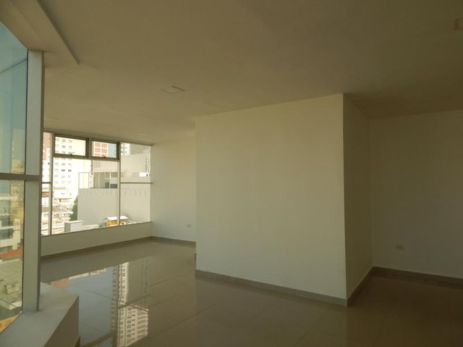 Oficina en arriendo en Bocagrande, Cartagena, 98 m² · foto 3 de 8