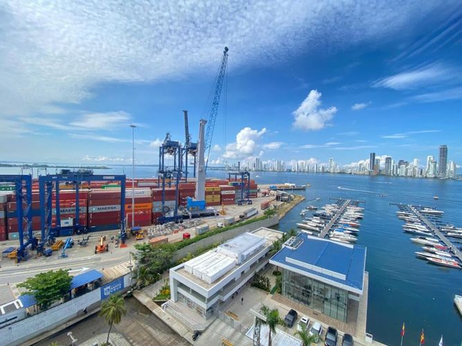 Oficina en venta en Manga, Cartagena, 393 m² · foto 2 de 15