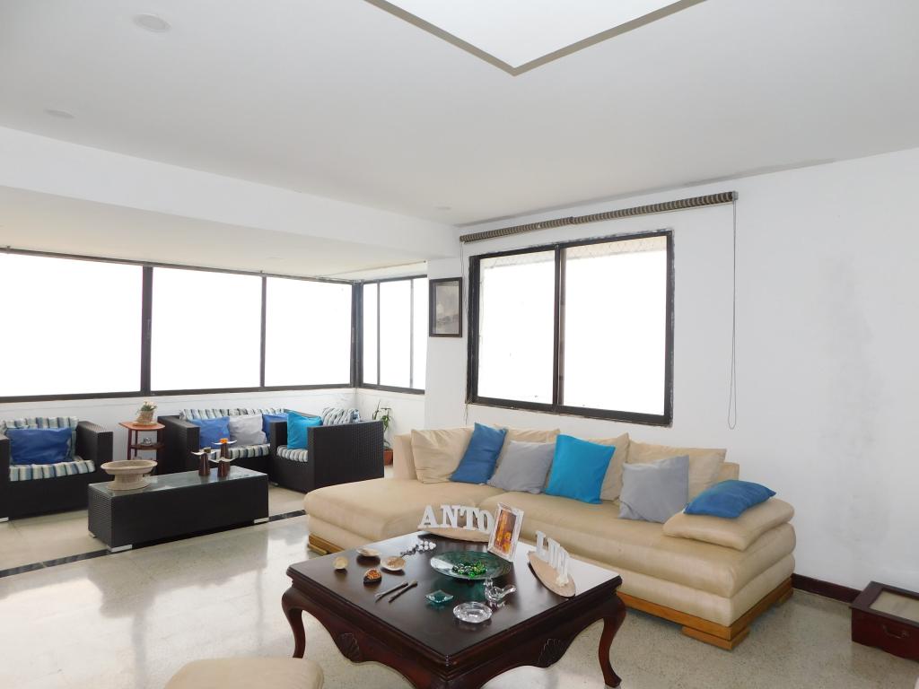 Apartamento en venta en El Laguito, Cartagena · foto 2 de 13