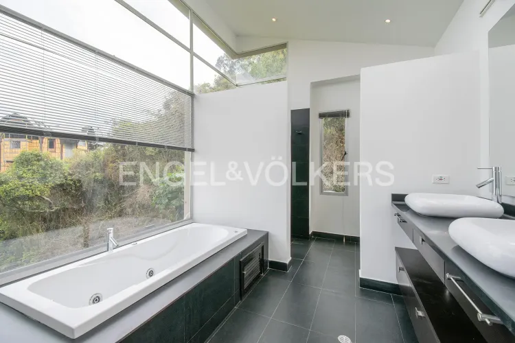 Casa de 5 alcobas en venta en Lagos De Torca, Bogotá, 381 m² · foto 10 de 18