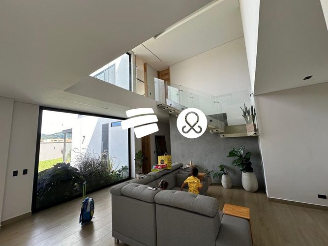 Casa de 5 alcobas en venta en La Ceja, 316 m² · foto 2 de 12