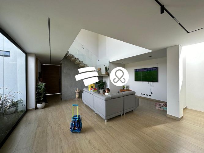 Casa de 5 alcobas en venta en La Ceja, 316 m² · foto 3 de 12