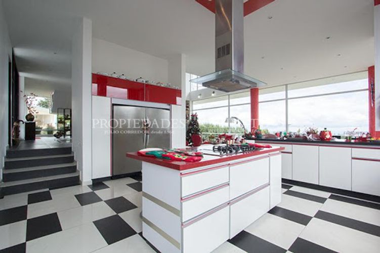 Casa de 5 alcobas en venta en Universidad La Sabana, Chía, 600 m² · foto 2 de 24