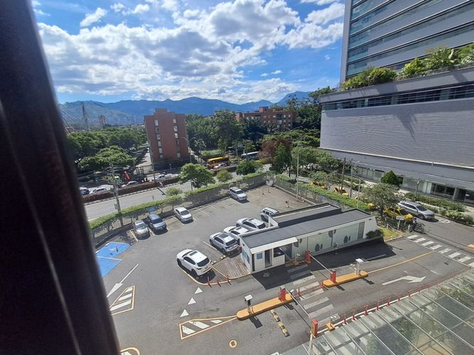 Consultorio en arriendo en La Aguacatala, Medellín, 35 m² · foto 3 de 10