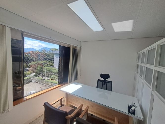 Consultorio en arriendo en La Aguacatala, Medellín, 35 m² · foto 5 de 10