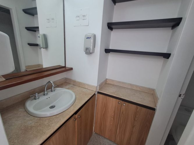 Consultorio en arriendo en La Aguacatala, Medellín, 35 m² · foto 8 de 10