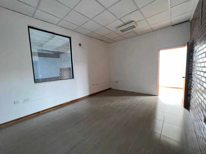 Bodega en arriendo en Caribe Verde, Barranquilla, 800 m² · foto 2 de 16