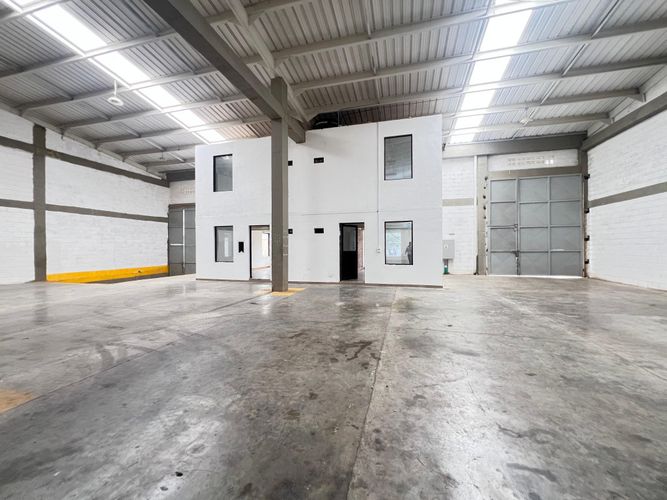 Bodega en arriendo en Caribe Verde, Barranquilla, 800 m² · foto 3 de 16