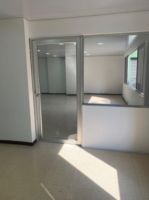 Oficina en arriendo en El Poblado, Medellín, 112 m² · foto 4 de 22