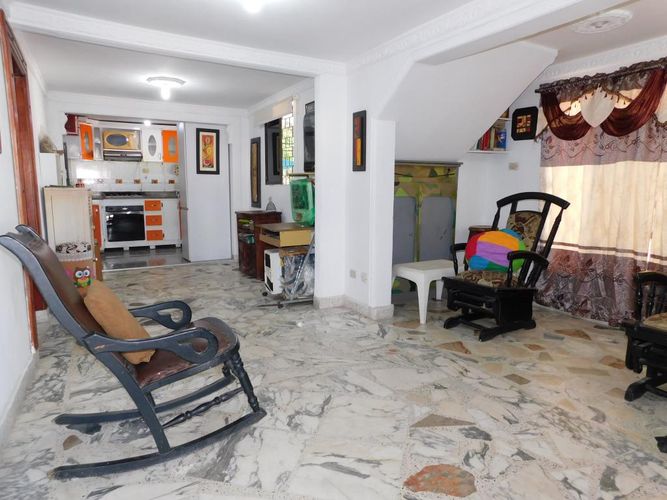 Casa de 5 alcobas en venta en Villa Estadio, Barranquilla, 144 m² · foto 2 de 24