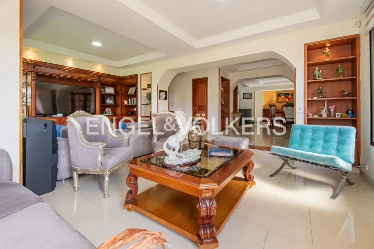 Casa de 4 alcobas en venta en Los Zipas, Chía, 235 m² · foto 2 de 18