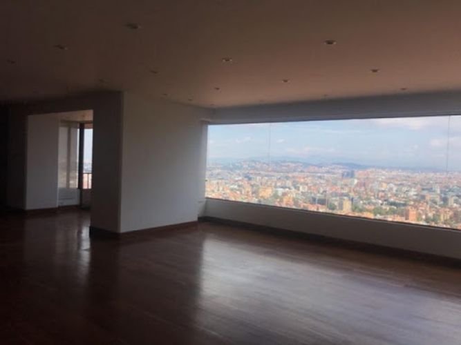 Apartamento de 3 alcobas en venta en El Retiro, Bogotá, 352 m² · foto 2 de 24
