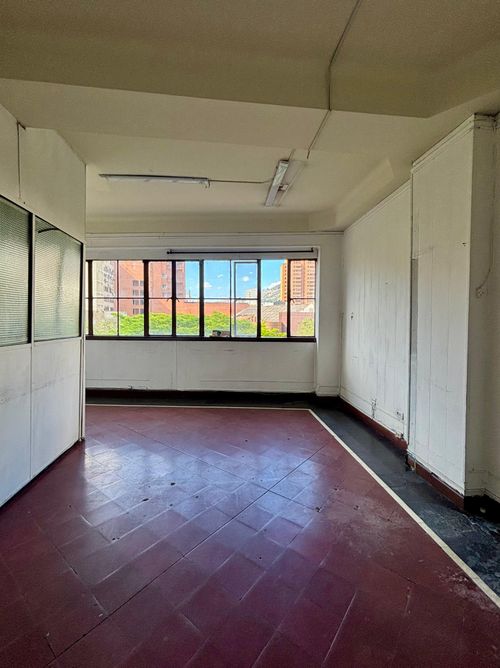 Oficina en arriendo en La Candelaria, Medellín, 93 m² · foto 3 de 11
