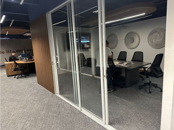 Oficina en arriendo en El Poblado, Medellín, 255 m² · foto 8 de 24