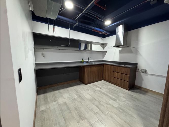 Oficina en arriendo en El Poblado, Medellín, 255 m² · foto 22 de 24