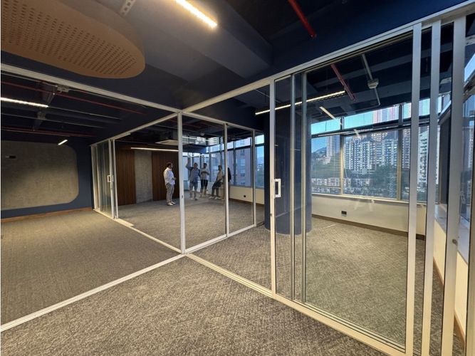 Oficina en arriendo en El Poblado, Medellín, 255 m² · foto 23 de 24