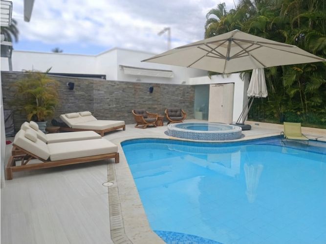 Casa en venta en Cn. Campestre El Peñon, Girardot, 990 m² · foto 2 de 24