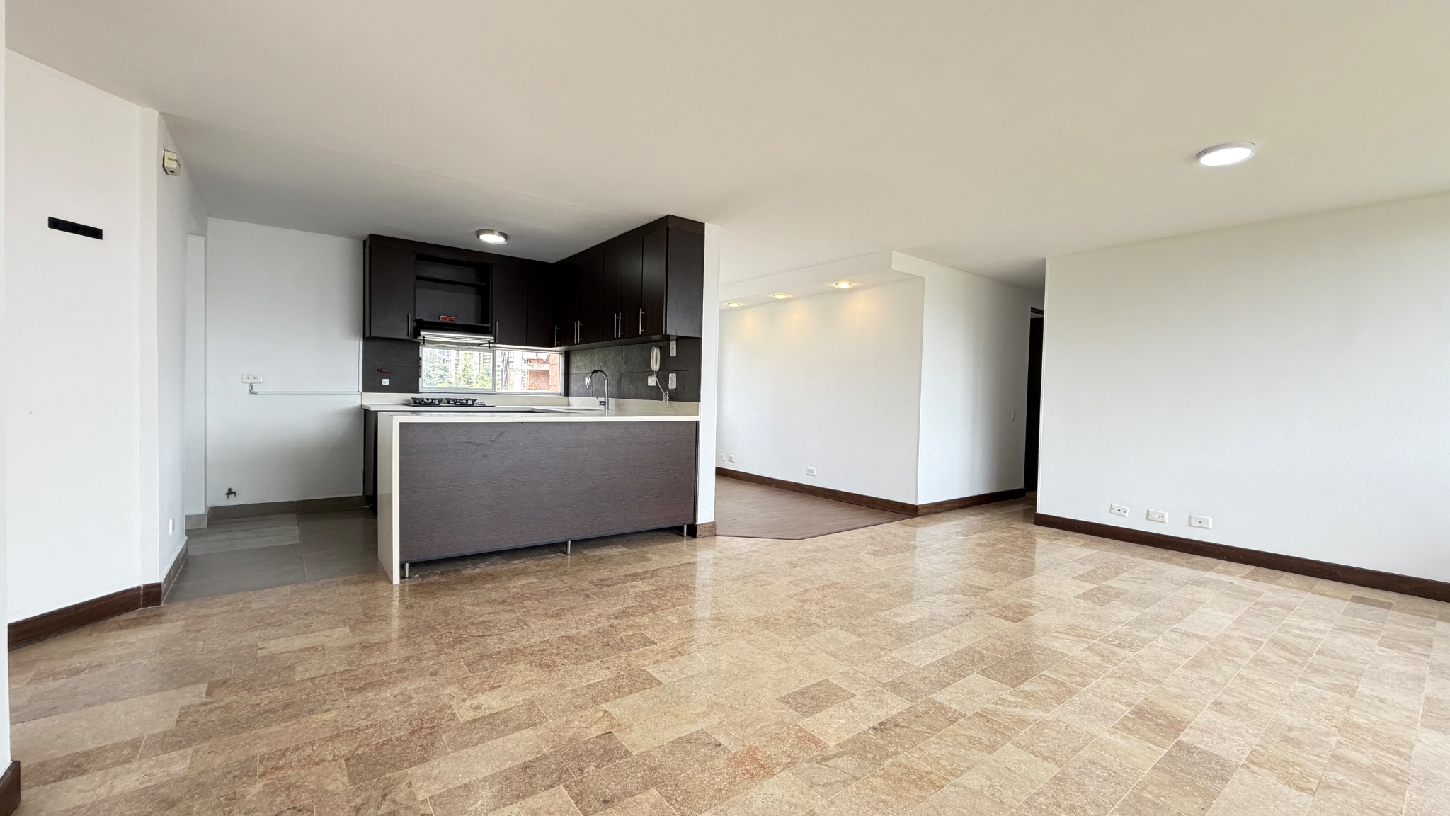 Apartamento en venta en El Poblado, Medellín · foto 2 de 19