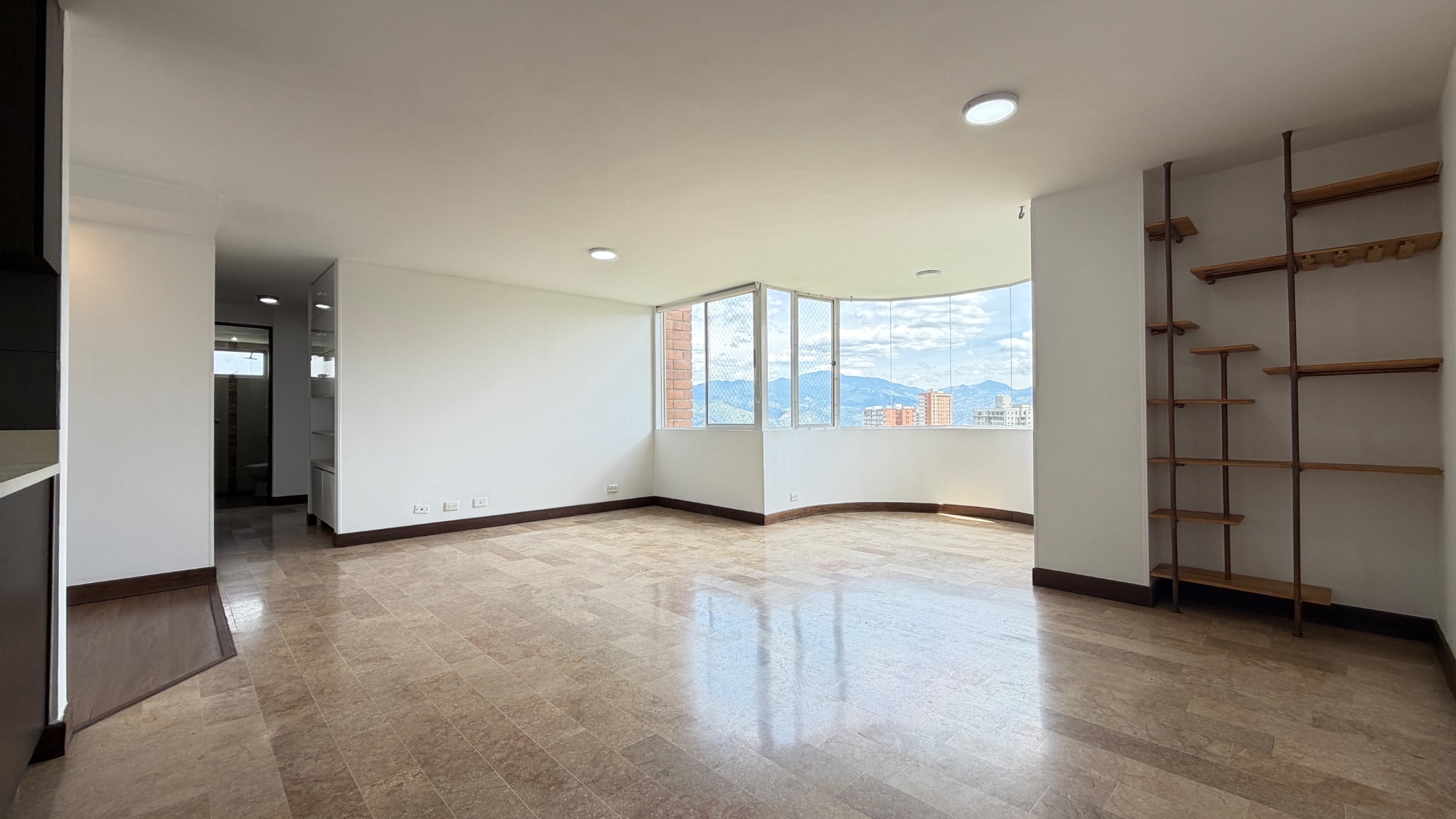 Apartamento en venta en El Poblado, Medellín · foto 3 de 19