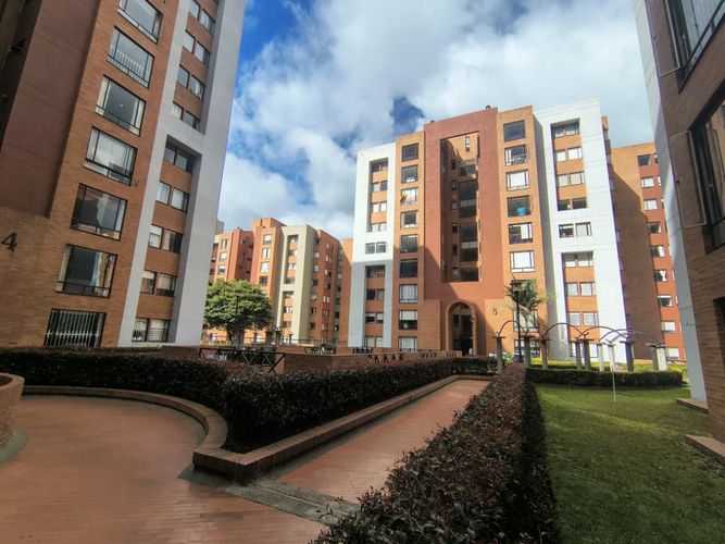 Apartamento de 4 alcobas en venta en Rafael Nunez, Bogotá, 78 m² · foto 2 de 14