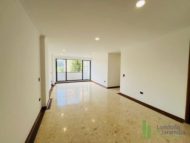 Apartamento de 3 alcobas en arriendo en Castropol, Medellín, 130 m² · foto 2 de 17