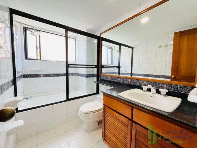Apartamento de 3 alcobas en arriendo en Castropol, Medellín, 130 m² · foto 7 de 17