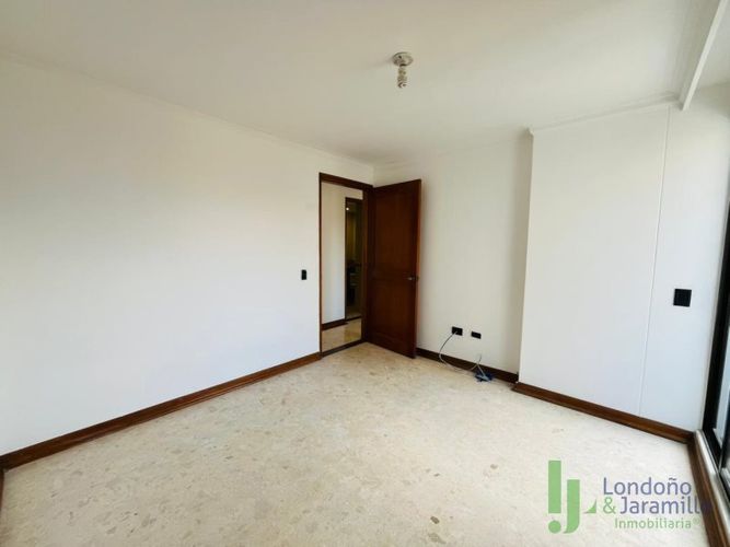 Apartamento de 3 alcobas en arriendo en Castropol, Medellín, 130 m² · foto 9 de 17