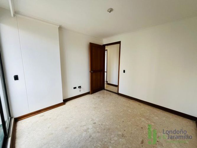 Apartamento de 3 alcobas en arriendo en Castropol, Medellín, 130 m² · foto 12 de 17
