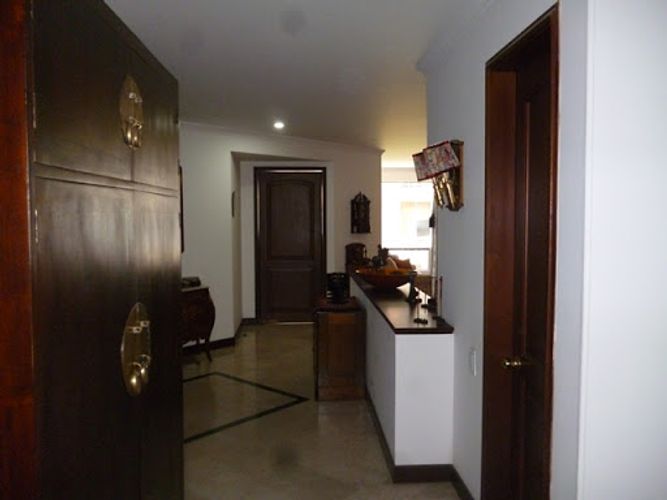 Apartamento de 3 alcobas en venta en Chicó Reservado, Bogotá, 189 m² · foto 3 de 24