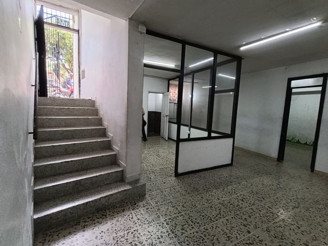 Bodega en arriendo en Campo Alegre, Medellín, 230 m² · foto 2 de 17