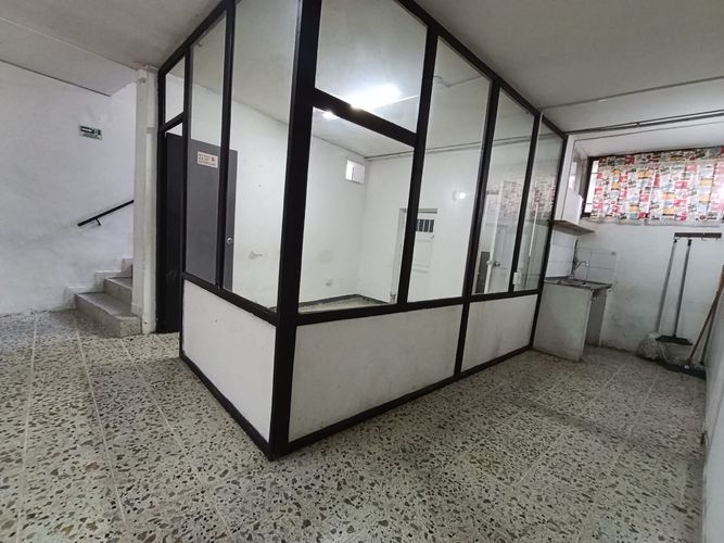 Bodega en arriendo en Campo Alegre, Medellín, 230 m² · foto 7 de 17