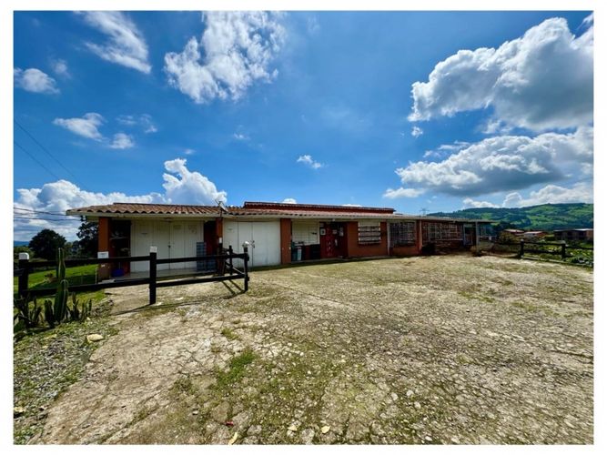 Finca en venta en San Felix, Bello, 3500 m² · foto 2 de 13