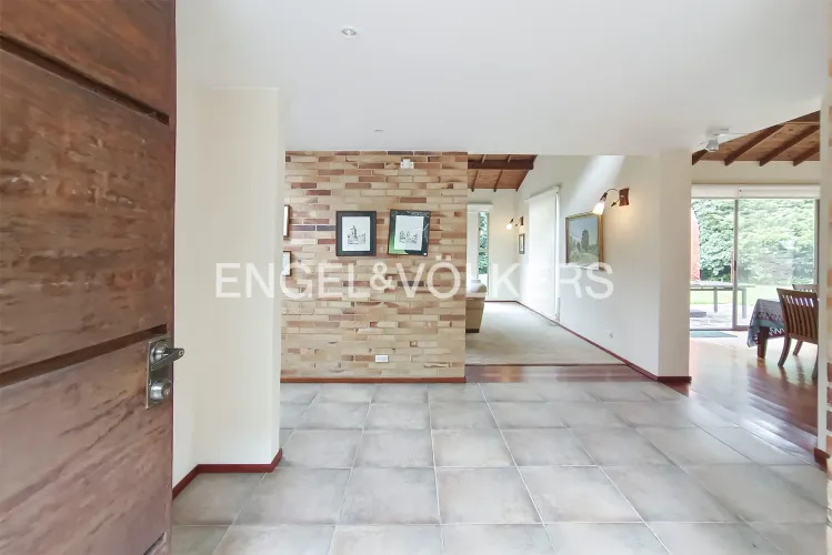 Casa de 3 alcobas en venta en Chuntame, Cajicá, 250 m² · foto 2 de 16