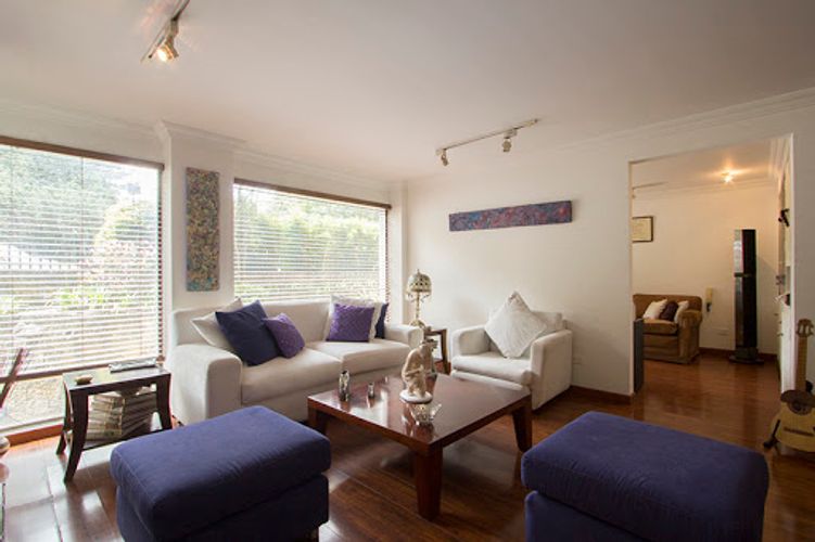 Apartamento de 3 alcobas en venta en Los Rosales, Bogotá, 194 m² · foto 2 de 21