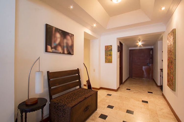 Apartamento de 3 alcobas en venta en Los Rosales, Bogotá, 194 m² · foto 8 de 21