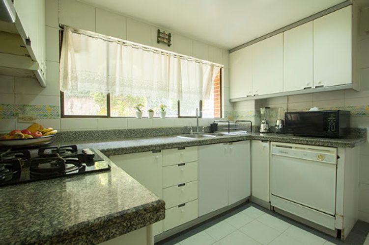Apartamento de 3 alcobas en venta en Los Rosales, Bogotá, 194 m² · foto 11 de 21