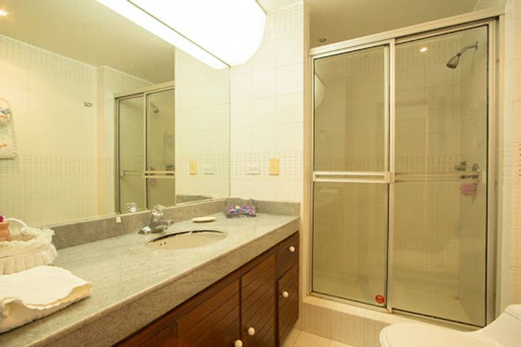 Apartamento de 3 alcobas en venta en Los Rosales, Bogotá, 194 m² · foto 18 de 21