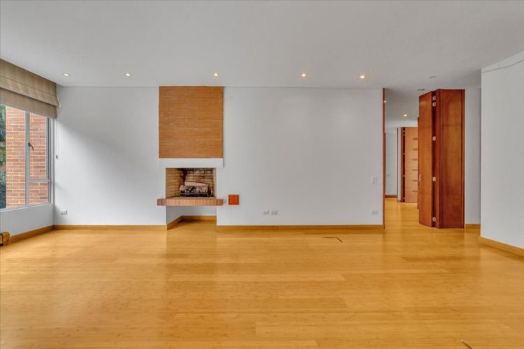 Apartamento de 4 alcobas en venta en Los Rosales, Bogotá, 290 m² · foto 2 de 16