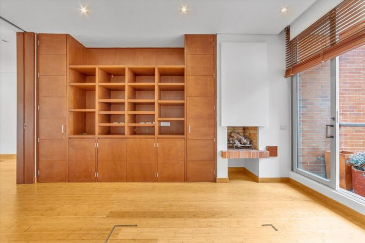 Apartamento de 4 alcobas en venta en Los Rosales, Bogotá, 290 m² · foto 3 de 16
