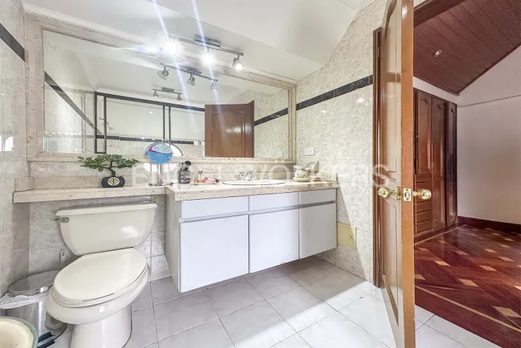 Casa de 5 alcobas en venta en Los Lagartos, Bogotá, 258 m² · foto 18 de 21