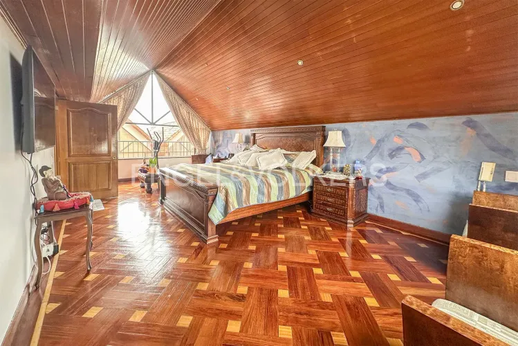 Casa de 5 alcobas en venta en Los Lagartos, Bogotá, 258 m² · foto 16 de 21