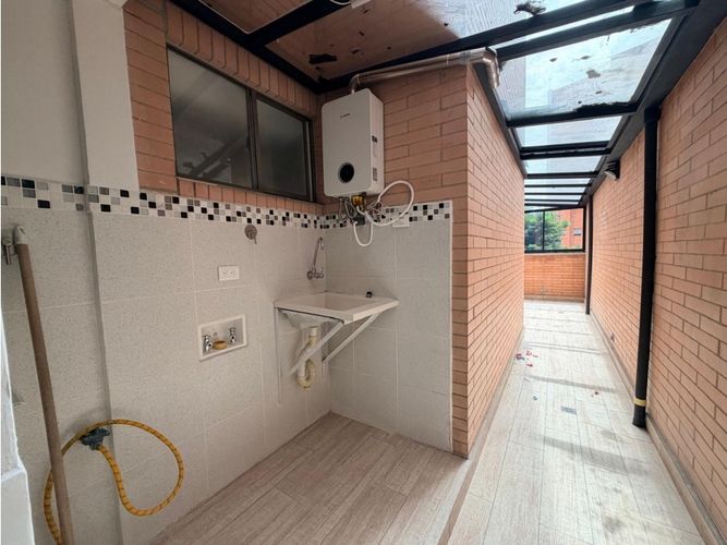 Apartamento de 3 alcobas en venta en San Jose, Sabaneta, 135 m² · foto 18 de 24
