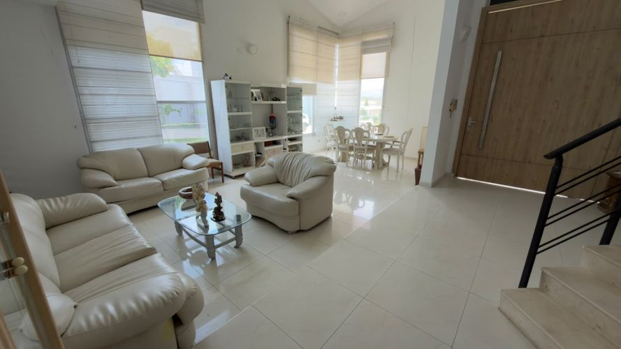 Casa de 5 alcobas en venta en La Floresta, Los Patios, 603 m² · foto 3 de 24