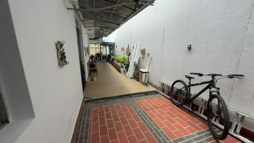 Casa de 5 alcobas en venta en La Floresta, Los Patios, 603 m² · foto 4 de 24