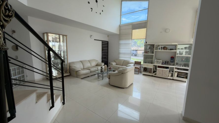 Casa de 5 alcobas en venta en La Floresta, Los Patios, 603 m² · foto 16 de 24
